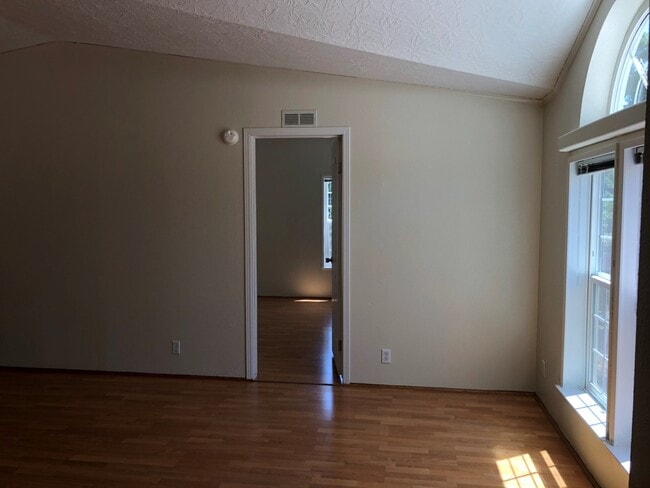 Photo - Spacious 3 bedroom home