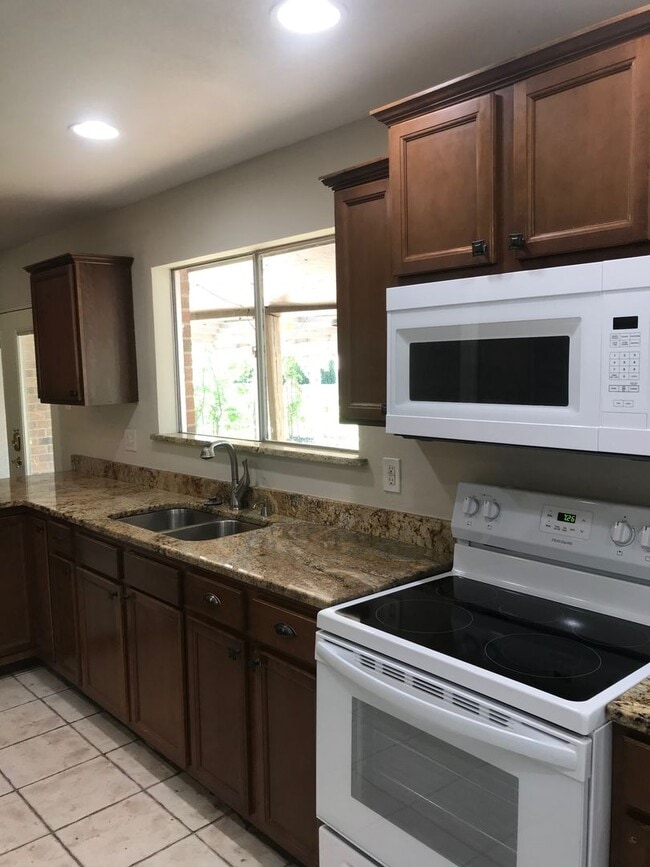 Photo - 3 Bedroom / 2 Bath