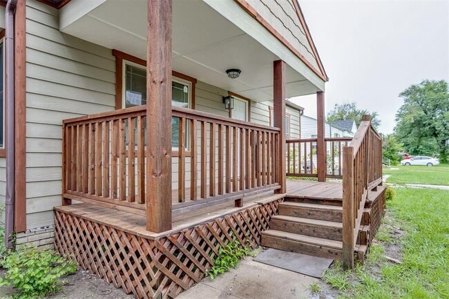 Building Photo - 516 E Rickenbacker Dr Rental