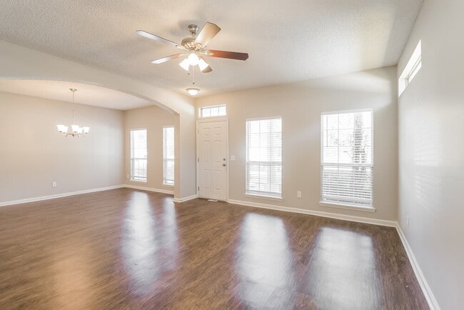 Photo - 8413 Staplehurst Dr W