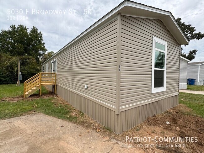 Building Photo - 5030 E Broadway St