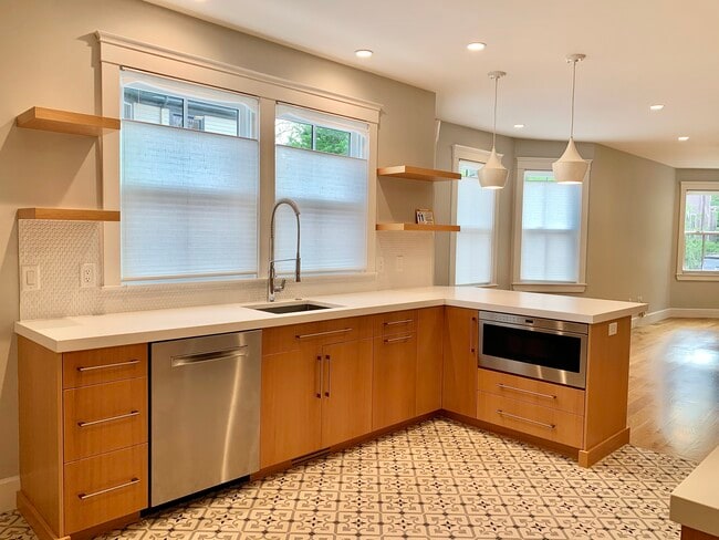 Photo - 19 Pemberton St Unit 19