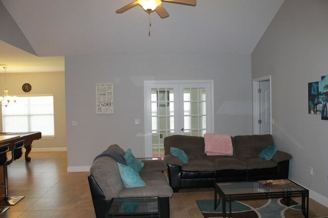 Photo - 723 Lime Ln