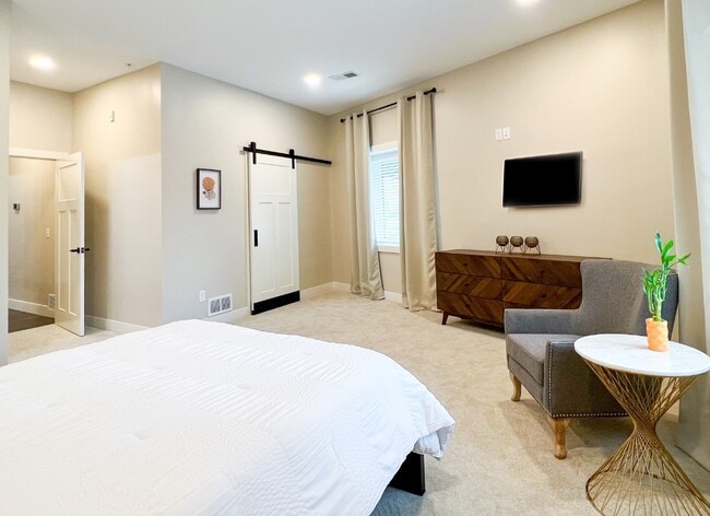 Photo - 63 7th Ave S Unidad 2