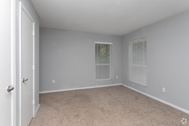 2BR, 1BA -840SF