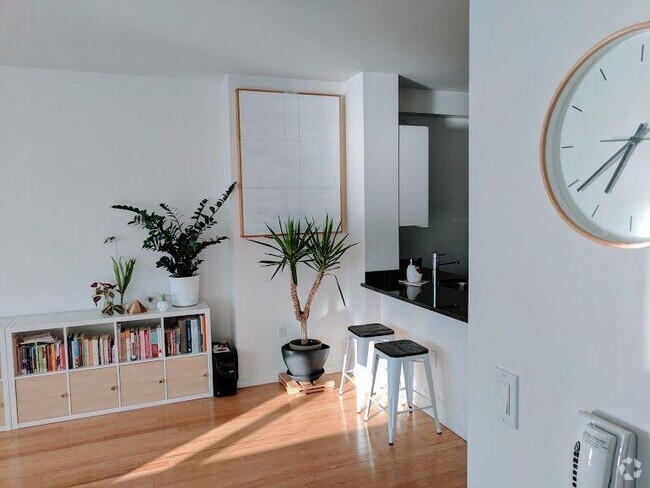 Building Photo - 0 bedroom in LONG ISLAND CITY NY 11109 Unit 2307 Rental