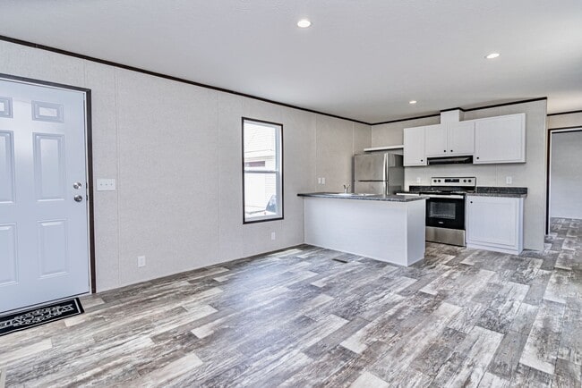 Photo - 923 W Lee Rd