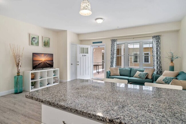 Photo - 128 Ashworth Ave Unit ID1333587P