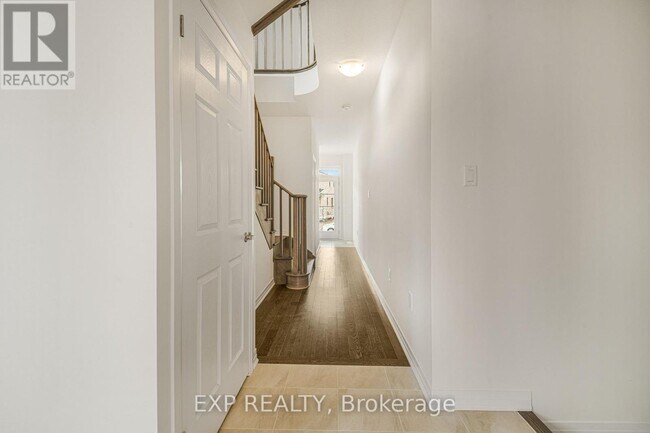 Photo - 25 Canvas Crescent