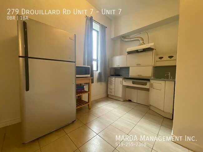 Photo - CHIC & RENOVATED BACHELOR UNIT- ALL INCLUS... Unit 7
