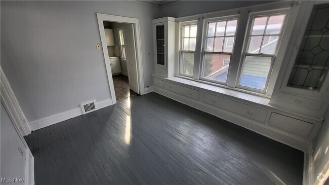 Building Photo - 12804 Imperial Ave Unit Upper Rental