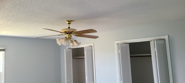Fan main bedroom - 112 Kelly Ct