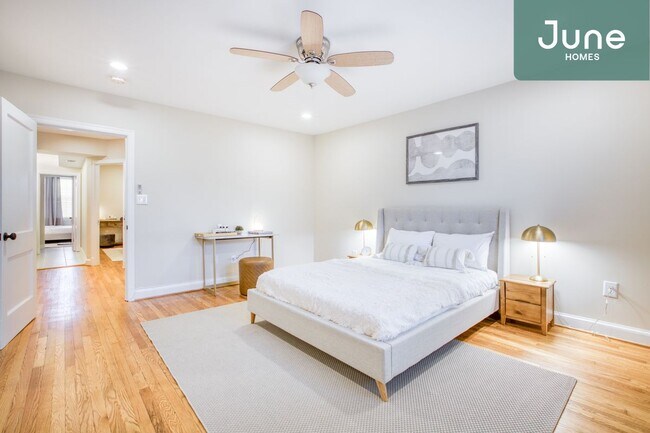 Queen room in 3-bed/2.0-bath Home - Queen room in 3-bed/2.0-bath Home Unit A