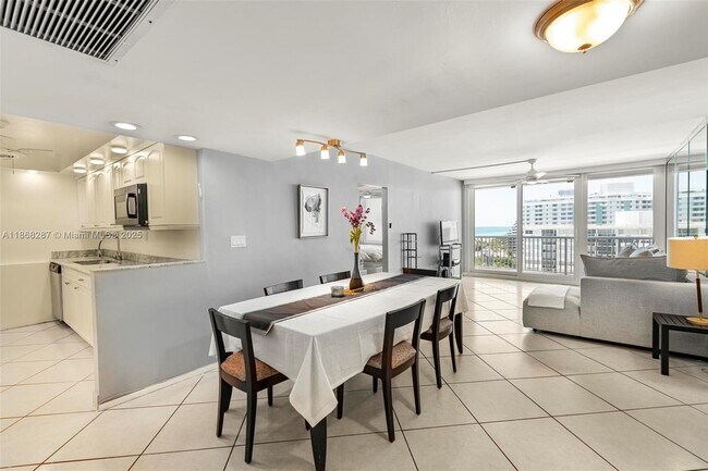 Photo - 5401 Collins Ave Unidad 916