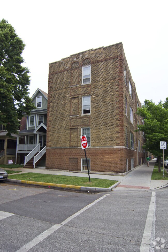 2305 W Wilson Ave