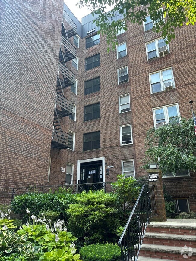 Building Photo - 120-120-85 85th St Unit 3A Rental