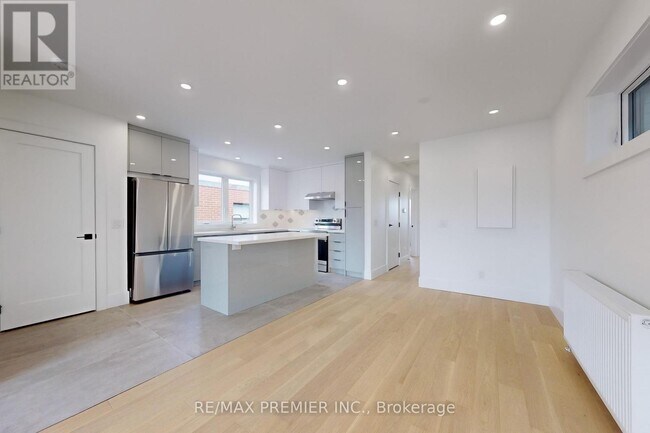 Photo - 148 Lambton Ave