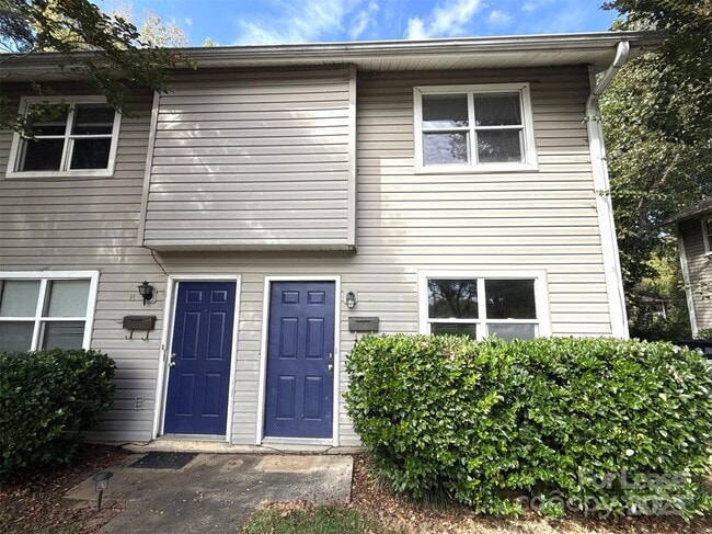 Building Photo - 1613 N Sharon Amity Rd Unit G