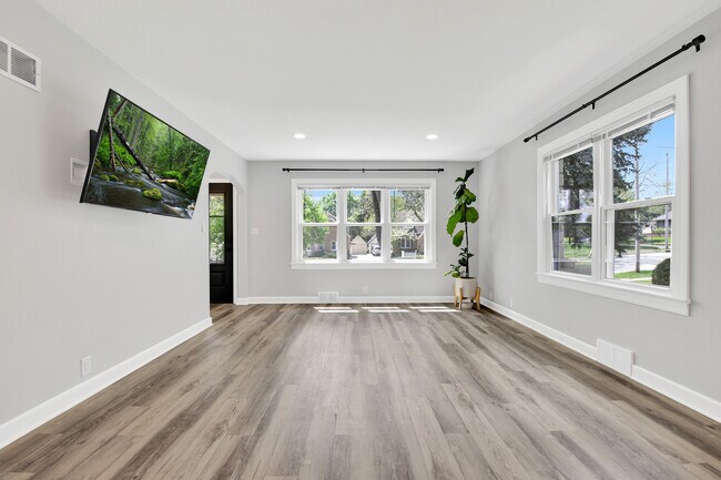 Photo - 1066 Poplar St Unit 1066 Poplar Street Lower