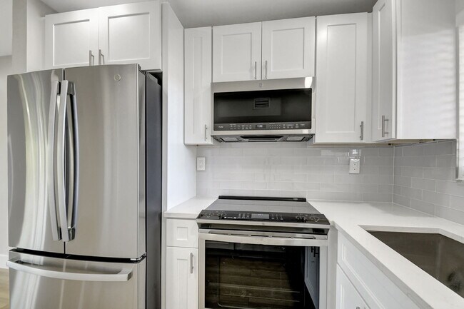 Photo - 300 Waterway Dr S