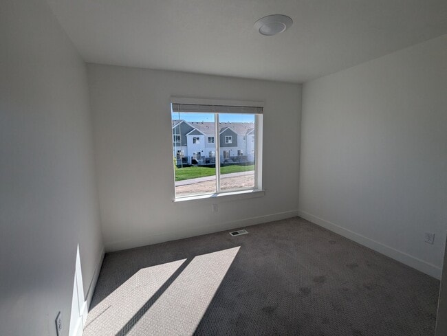 Photo - 616 W 650 N