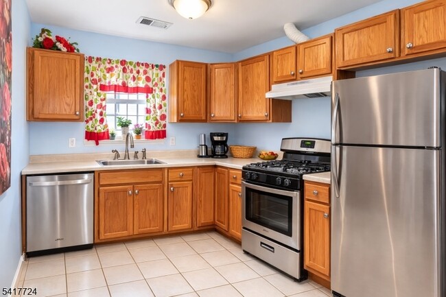 Photo - 524 Broadway