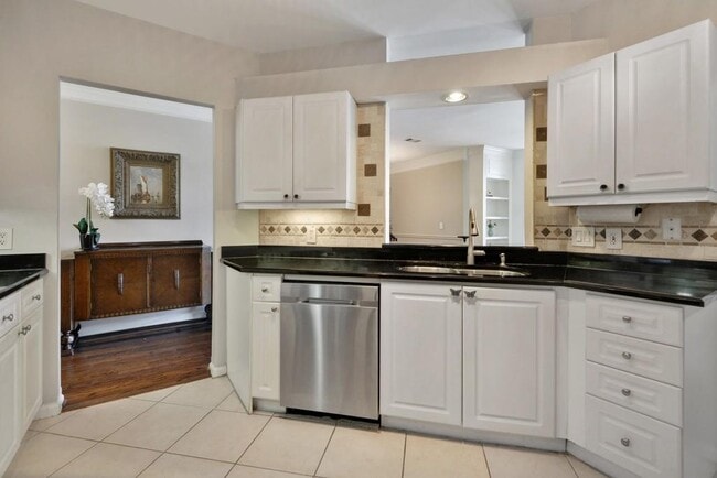 Photo - 3334 Peachtree Rd NE Unit 109