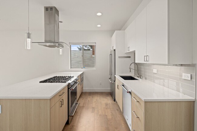 Photo - Stunning West Queen Anne Retreat with Iconic Puget Sound Views