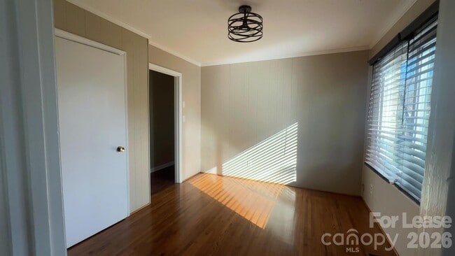 Photo - 715 Tom Hunter Rd