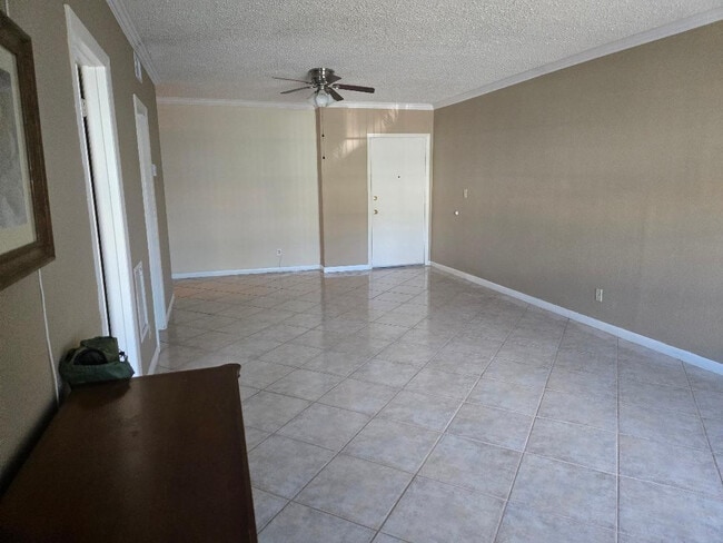 Photo - 649 W Oakland Park Blvd Unidad 104-A