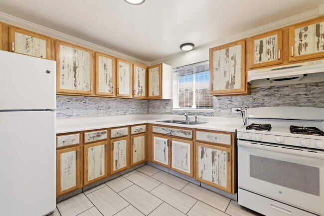 Photo - Charming 2 Bed 1 Bath in Park Hill!