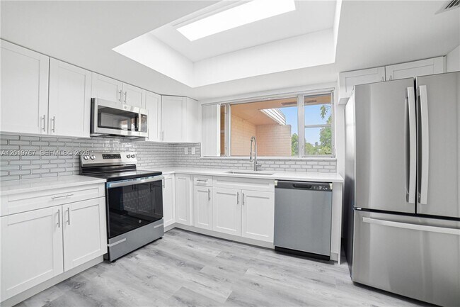 Photo - 5201 Yellow Pine Ln
