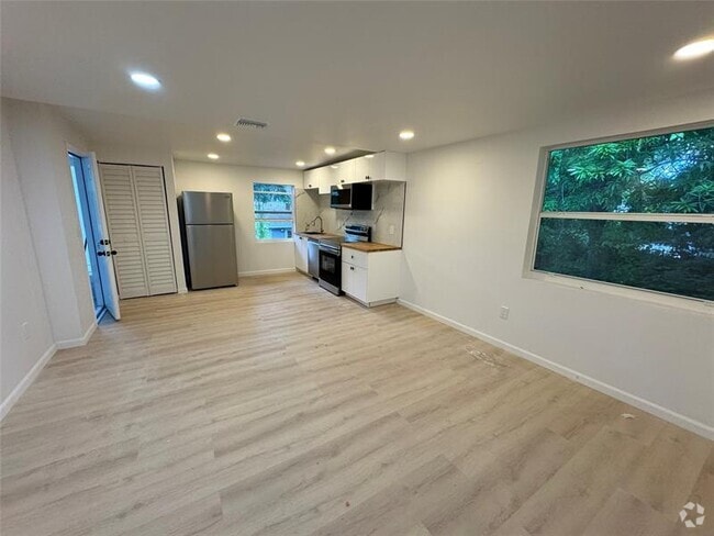 Building Photo - 136 NE 60th St Unit 4 Rental