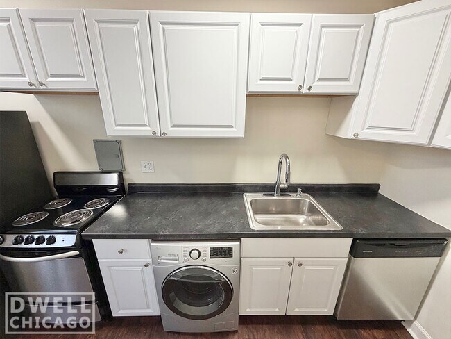 Photo - 3333 N Marshfield Ave Unit 102