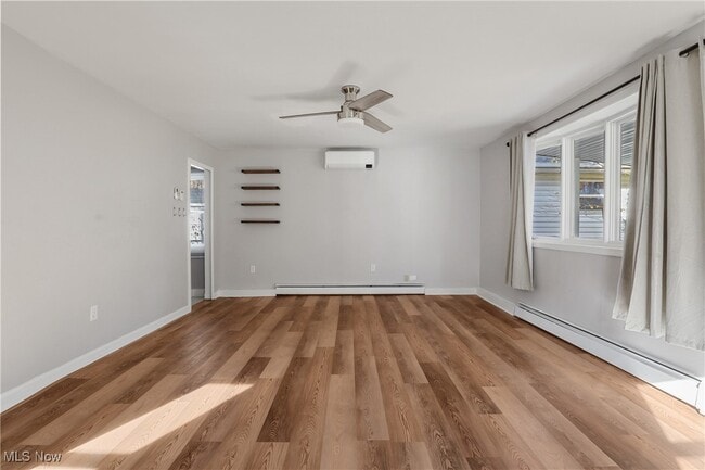 Photo - 728 E 343rd St