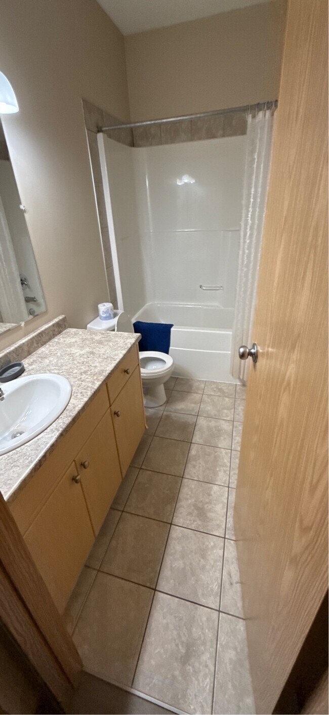 Photo - 9225-9293 93 Ave Unité 305