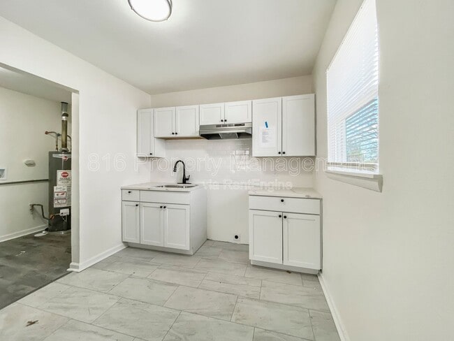 Photo - 5205 Locust Ave