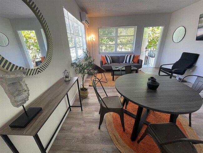 Building Photo - 2655 SW 24th Ave Unit 2