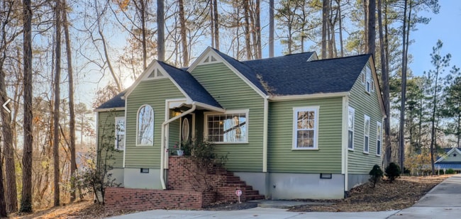 Building Photo - Turnkey, Partially Furnished 3BR Durham Retreat | Walkable, Renovated, & Fully Serviced