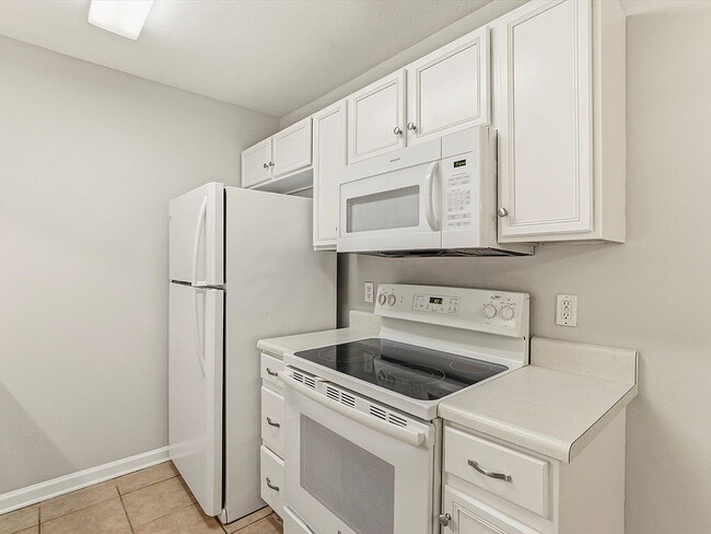 Photo - 3 bed 3 bath town house off Tharpe Unit #405