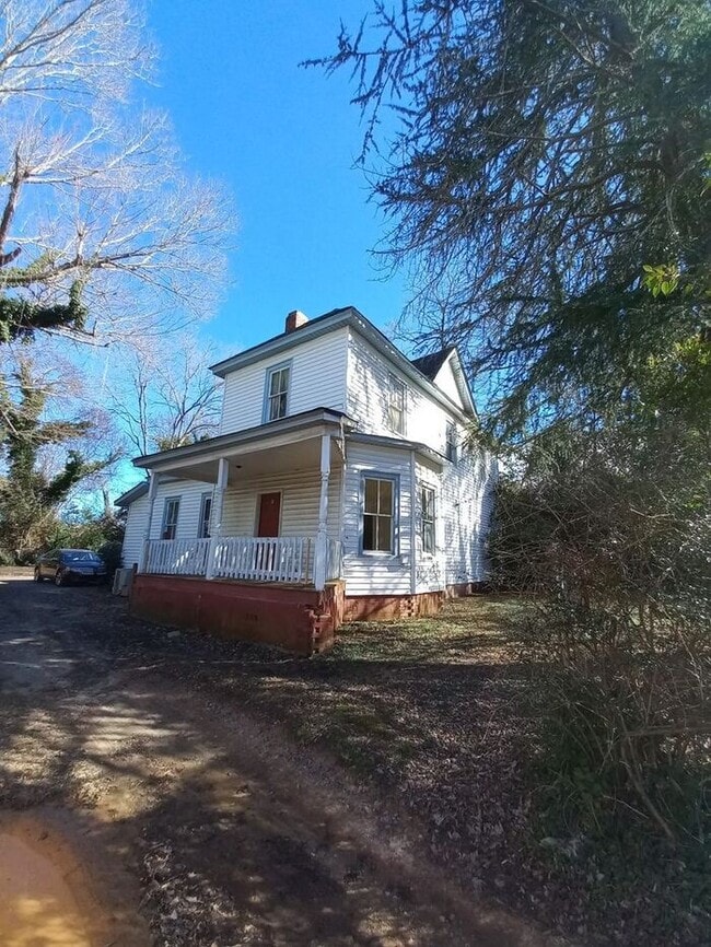 Building Photo - Ready and waiting for you! Available NOW! Rental