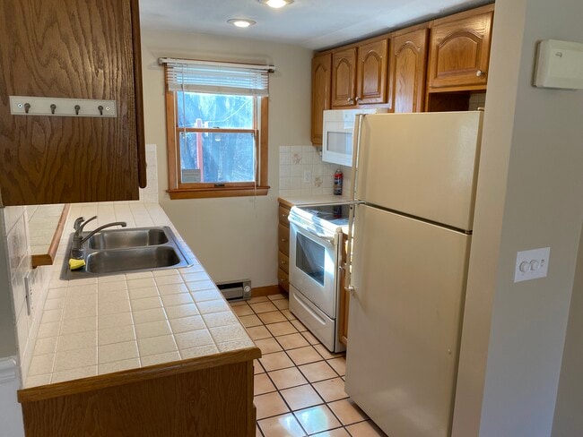 Kitchen - 9C Holman Rd Unit 2nd Floor