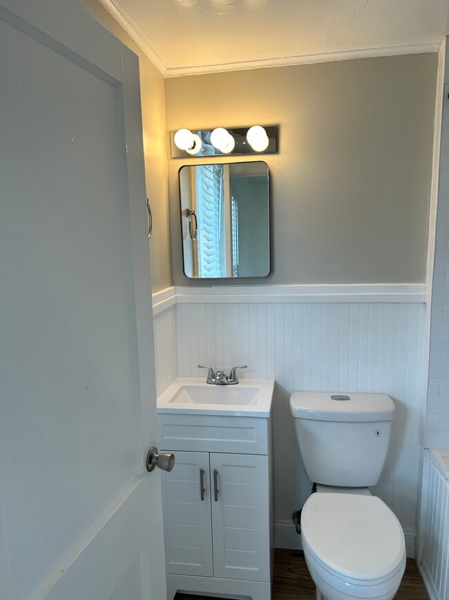 Bath - 2443 4th Ave N Unit Upper