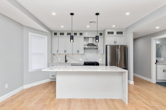 Building Photo - 755 Boylston St Unit 2 Rental