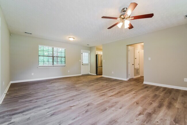 Photo - 109 Clifford Ct