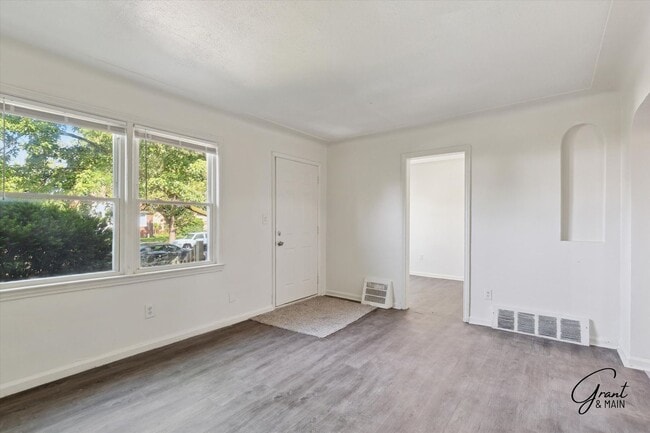 Photo - $1300 3 bedroom bungalow
