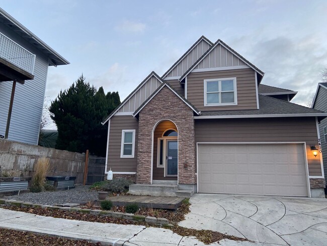 Building Photo - 4 Bedroom 2 1/2 Bath home in The Dalles