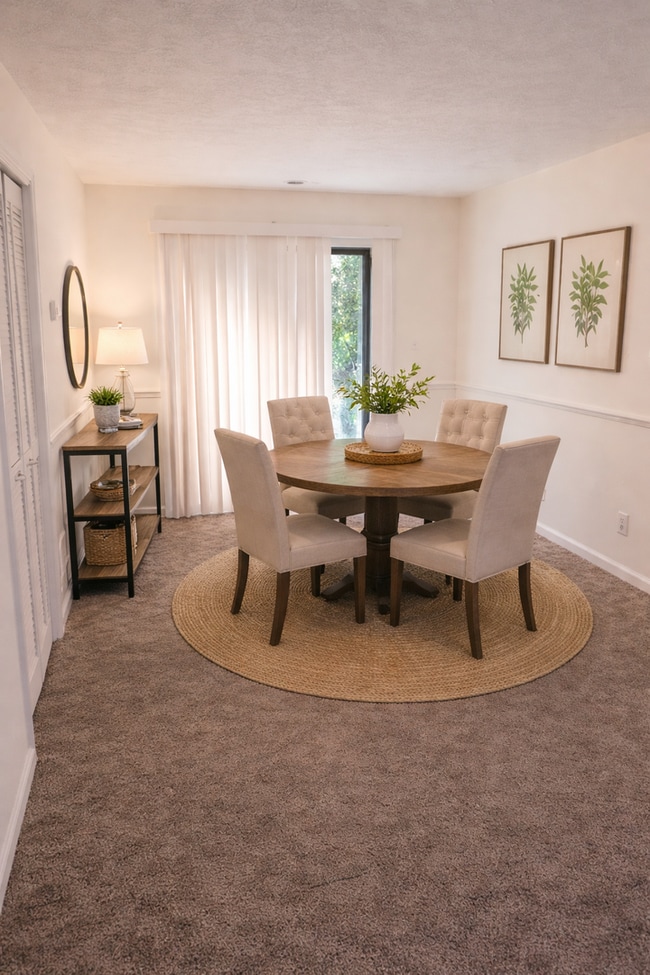 Building Photo - 1945 Padgett Dr Unit 1945