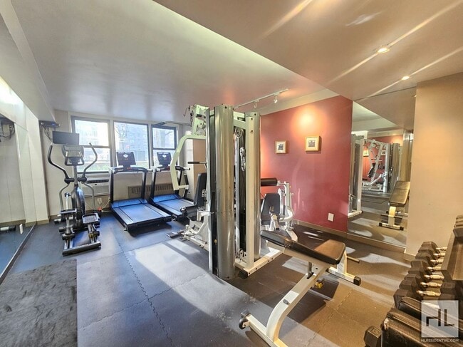 Modern Studio Near the UN – Murray Hill, 7th Floor