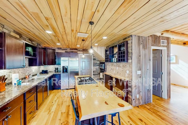 Photo - 1105 W Overland Pass Dr